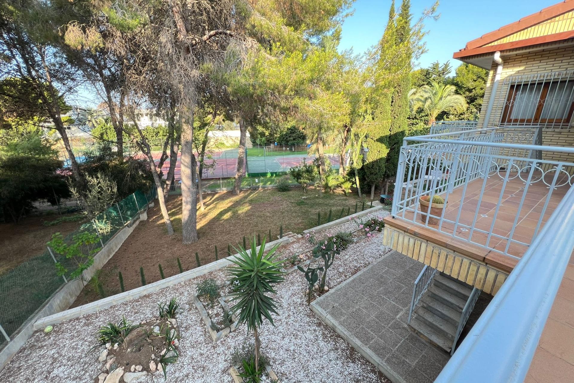 Resale - Villa -
Orihuela Costa - Campoamor