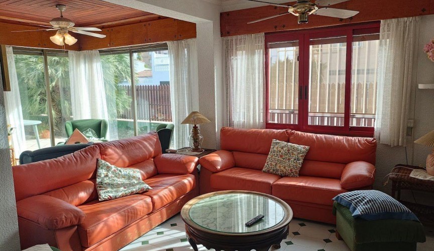 Resale - Villa -
Orihuela Costa - Campoamor