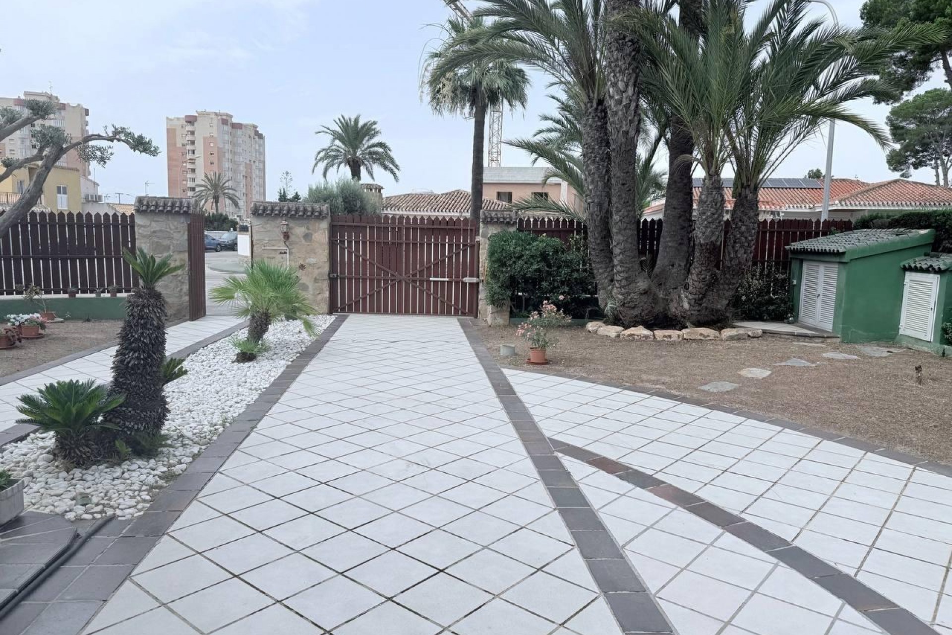 Resale - Villa -
Orihuela Costa - Campoamor