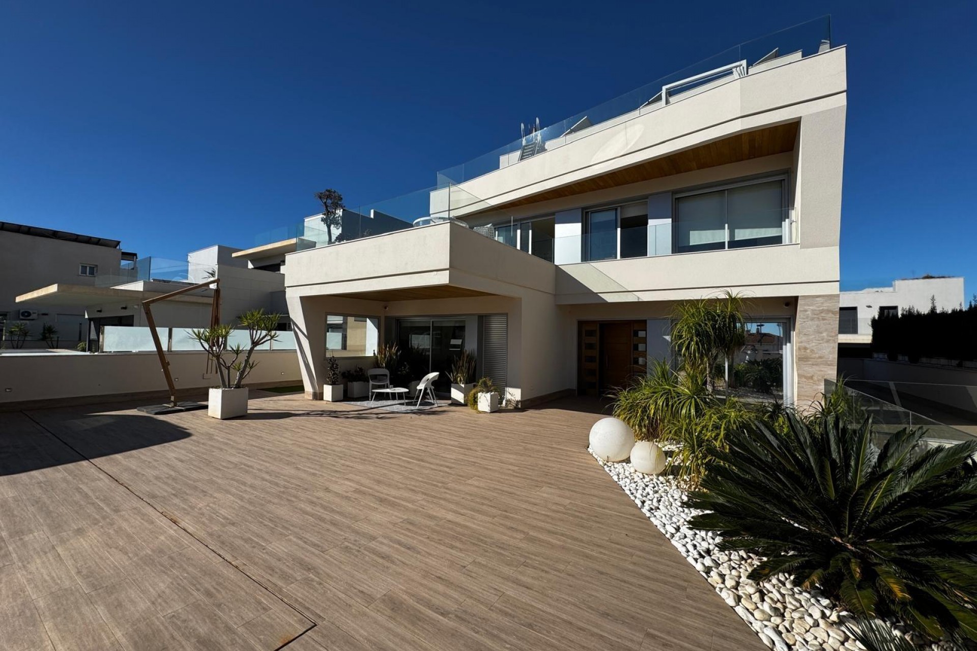 Resale - Villa -
Orihuela Costa - Campoamor