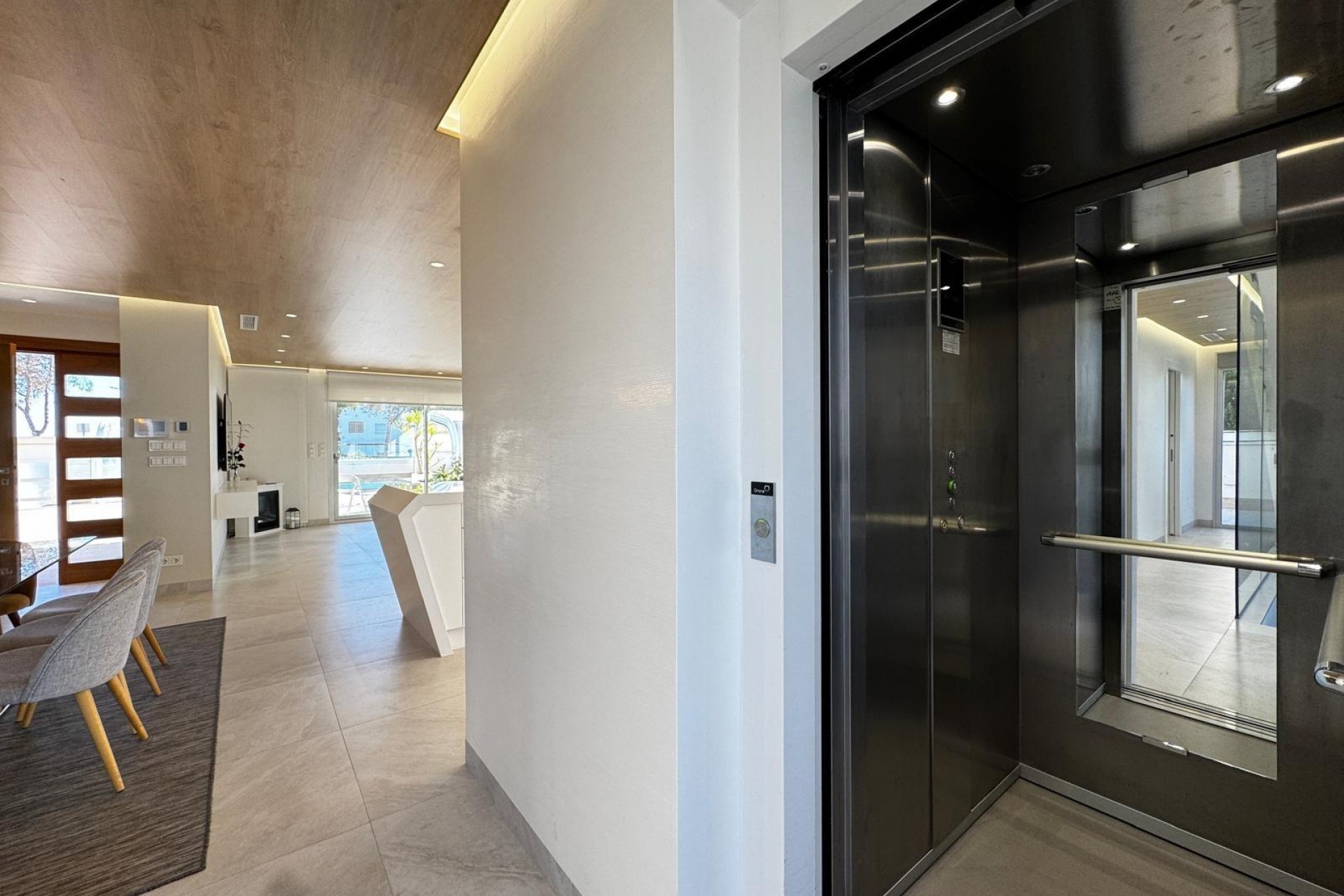 Resale - Villa -
Orihuela Costa - Campoamor