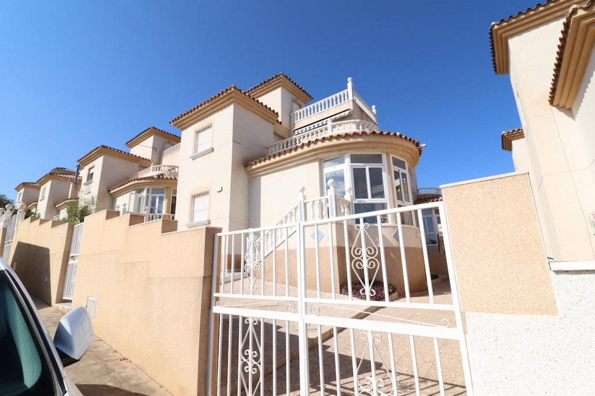 Resale - Villa -
Orihuela Costa - Costa Blanca