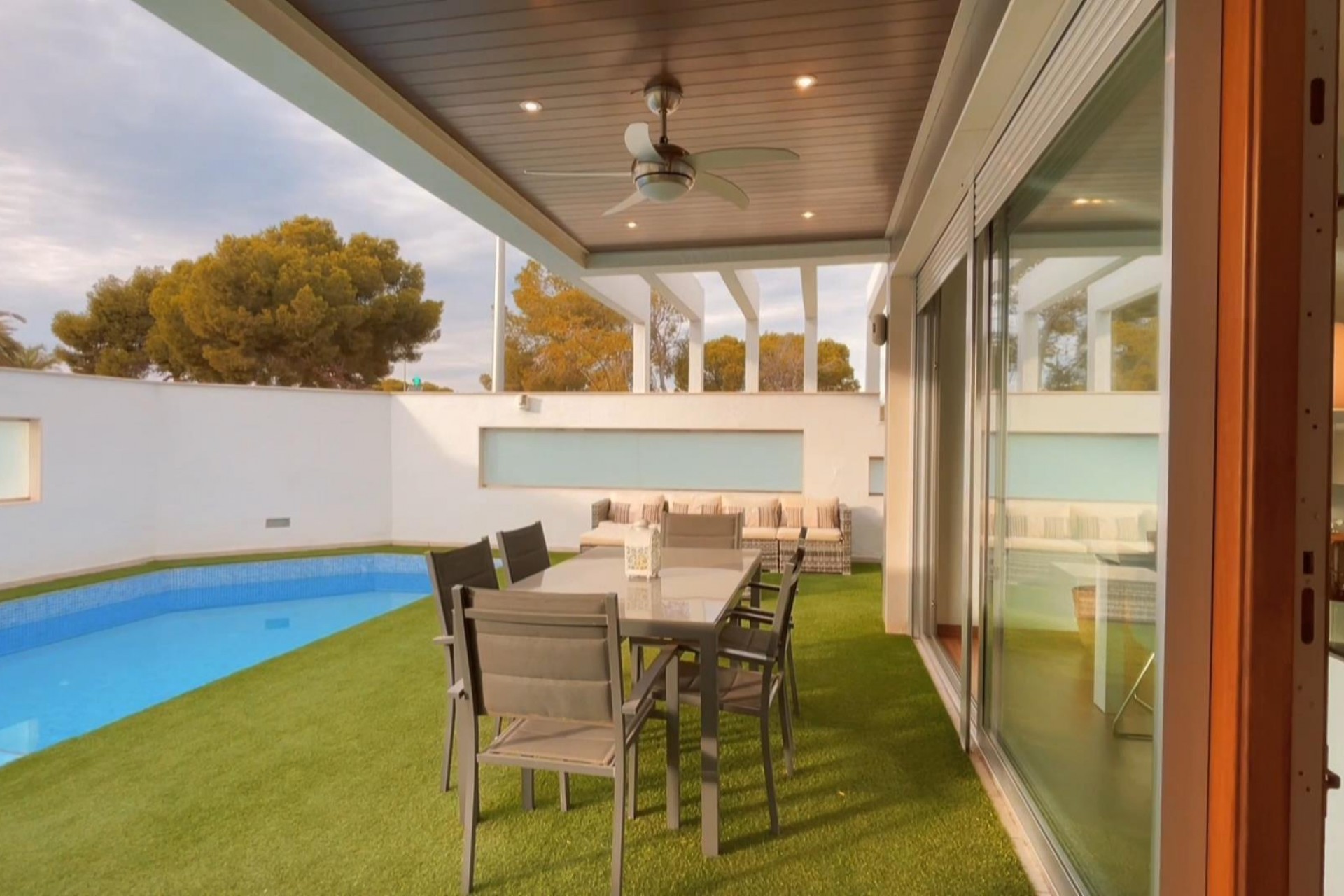 Resale - Villa -
Orihuela Costa - Costa Blanca