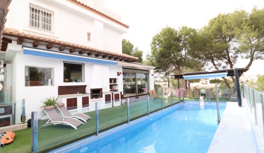 Resale - Villa -
Orihuela Costa - Costa Blanca