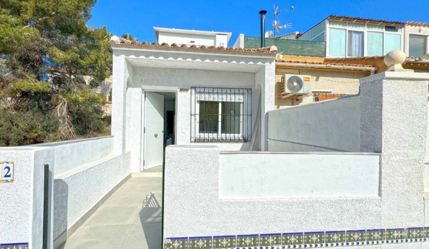 Resale - Villa -
Orihuela Costa - Costa Blanca