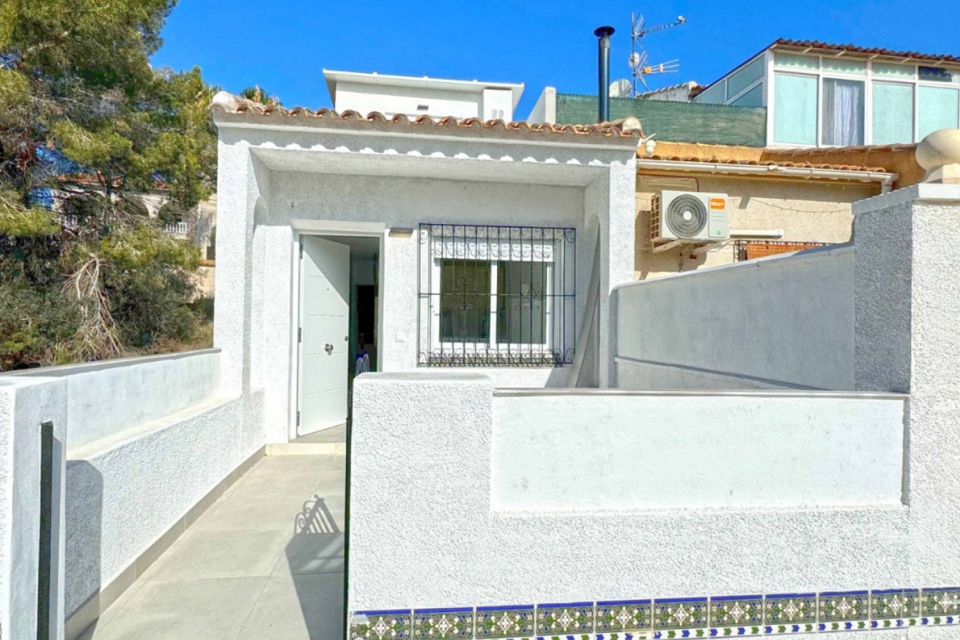 Resale - Villa -
Orihuela Costa - Costa Blanca