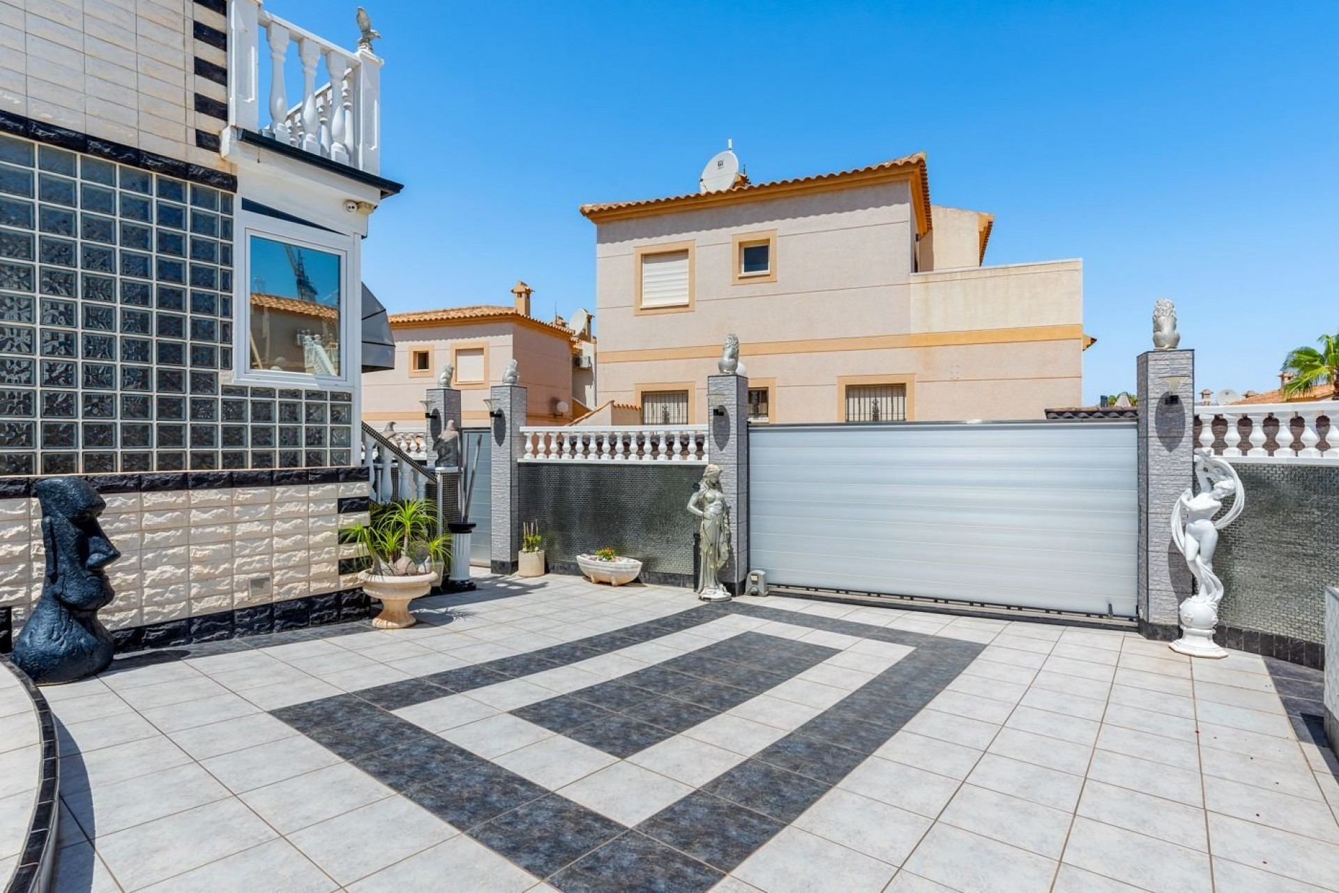 Resale - Villa -
Orihuela Costa - Costa Blanca