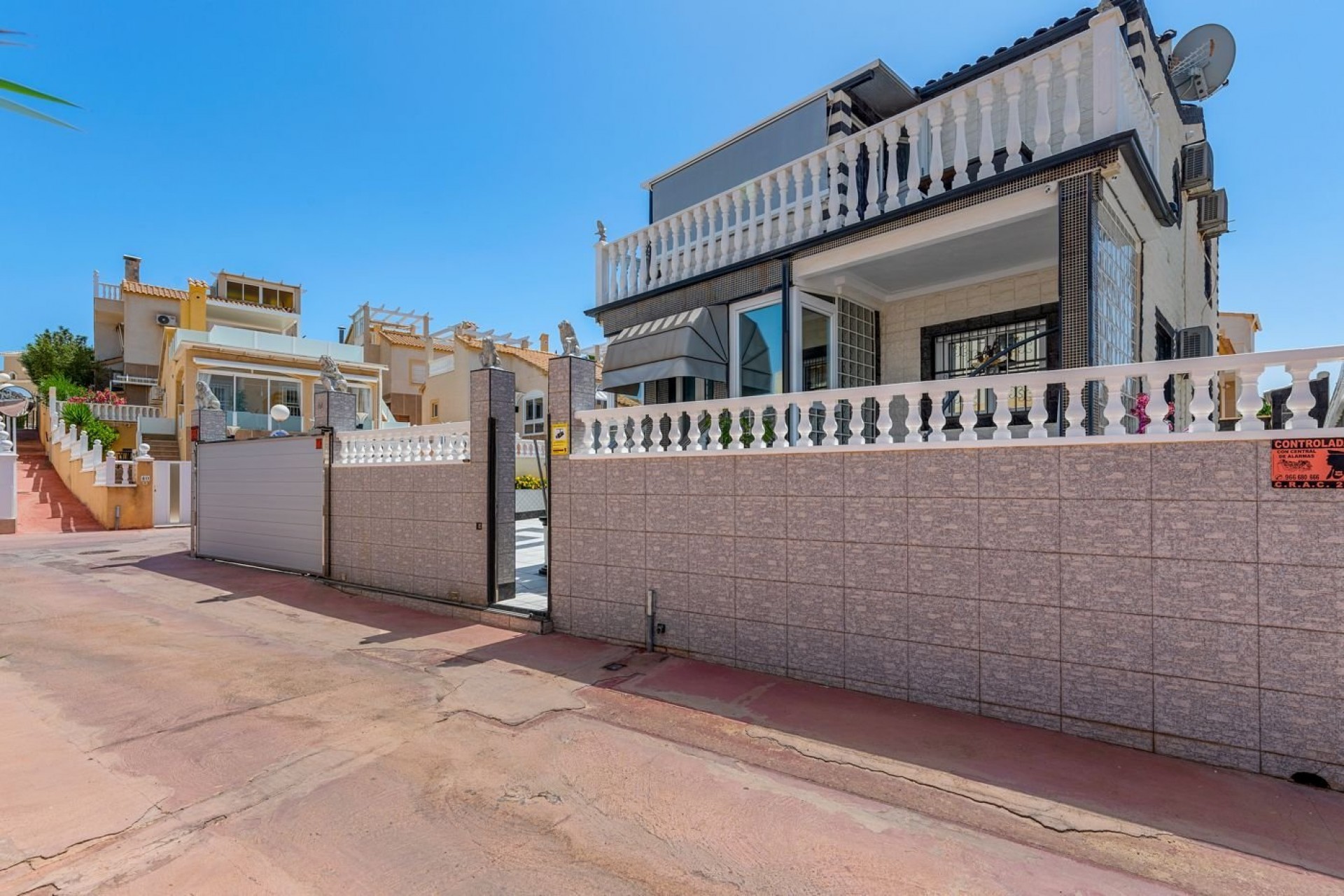 Resale - Villa -
Orihuela Costa - Costa Blanca