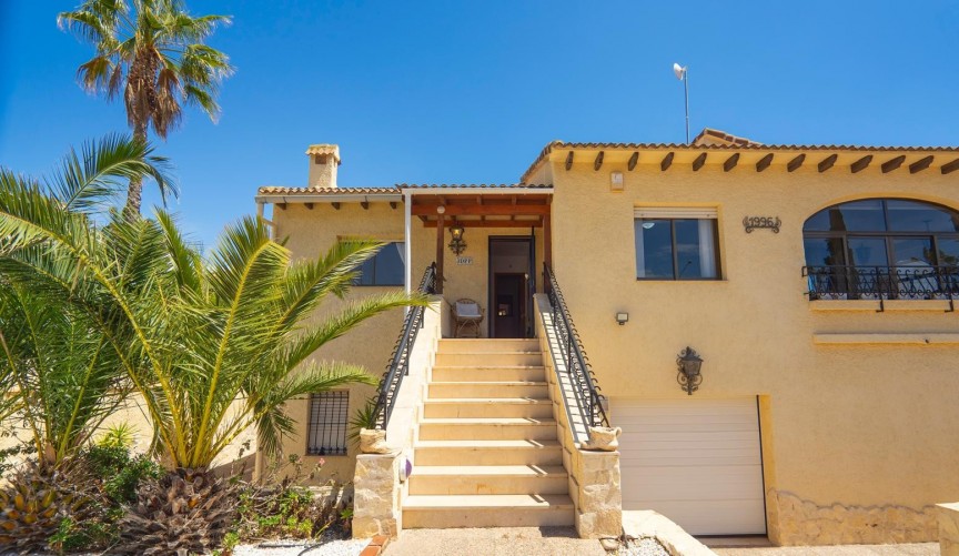 Resale - Villa -
Orihuela Costa - Costa Blanca