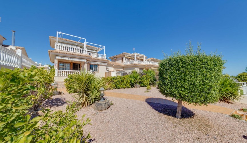 Resale - Villa -
Orihuela Costa - Costa Blanca