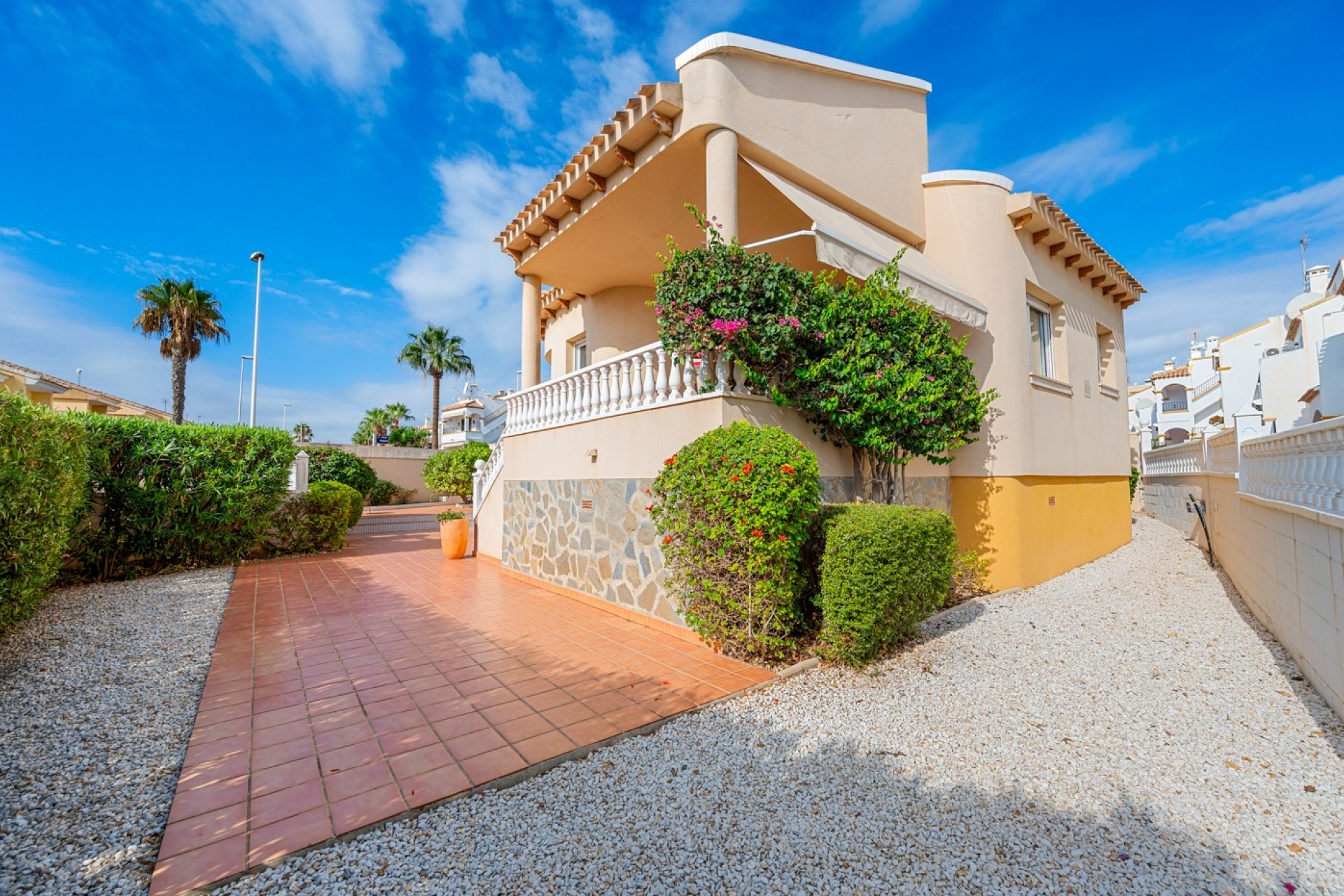 Resale - Villa -
Orihuela Costa - Costa Blanca