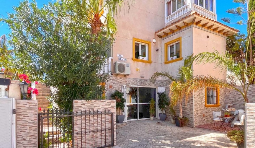 Resale - Villa -
Orihuela Costa - Costa Blanca