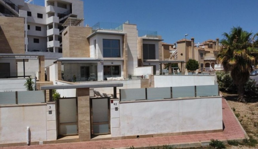 Resale - Villa -
Orihuela Costa - Costa Blanca