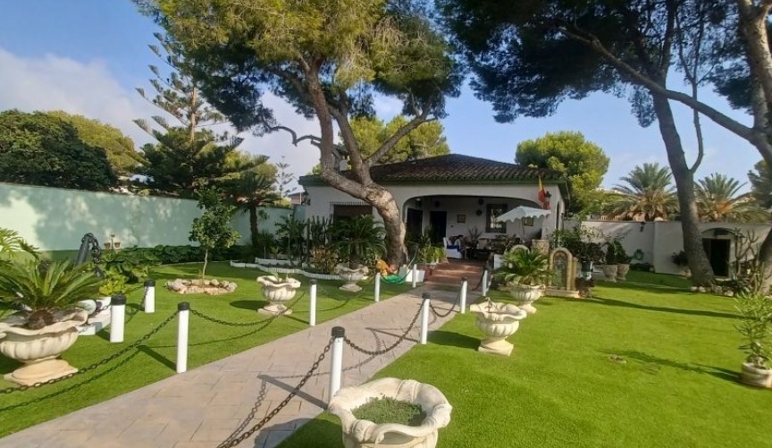 Resale - Villa -
Orihuela Costa - Costa Blanca