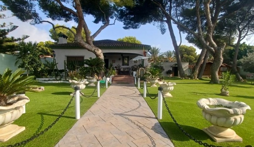 Resale - Villa -
Orihuela Costa - Costa Blanca