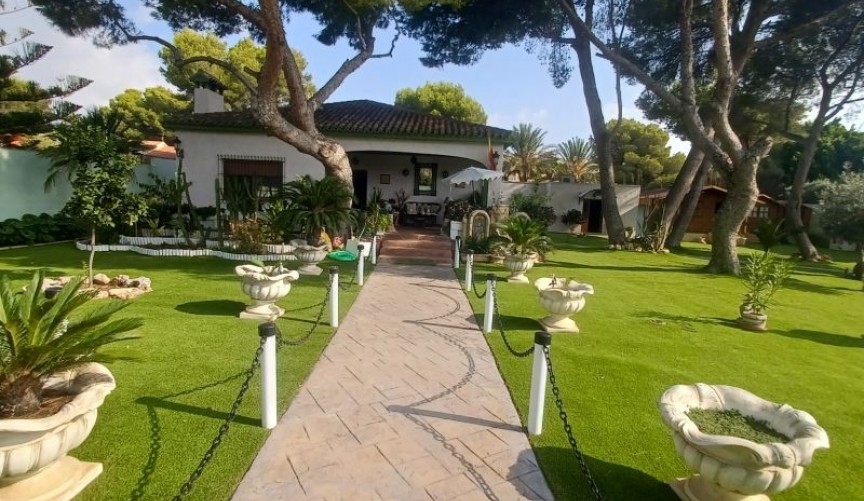 Resale - Villa -
Orihuela Costa - Costa Blanca