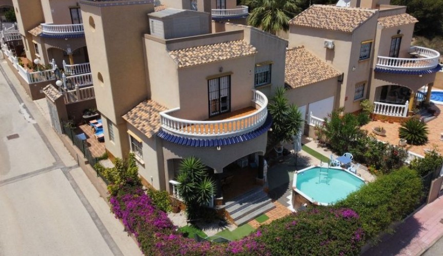 Resale - Villa -
Orihuela Costa - Costa Blanca