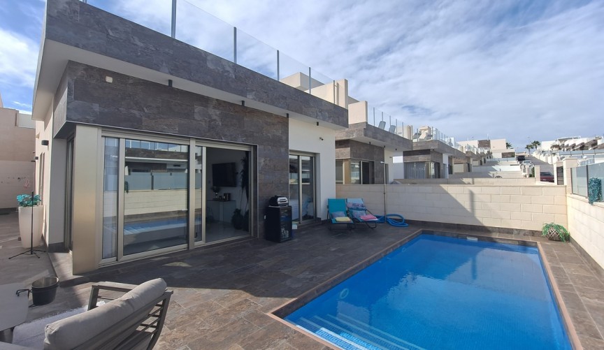 Resale - Villa -
Orihuela Costa - Costa Blanca