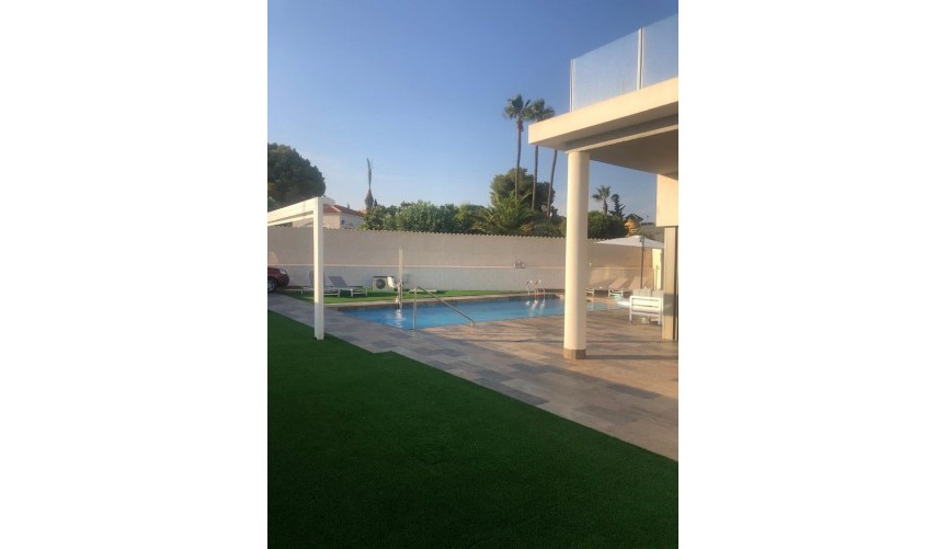 Resale - Villa -
Orihuela Costa - Costa Blanca