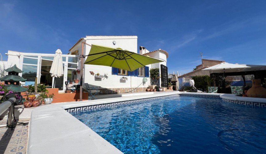 Resale - Villa -
Orihuela Costa - Costa Blanca