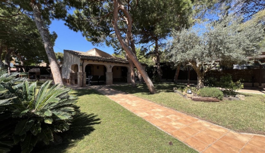 Resale - Villa -
Orihuela Costa - Costa Blanca