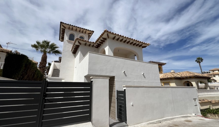 Resale - Villa -
Orihuela Costa - Costa Blanca