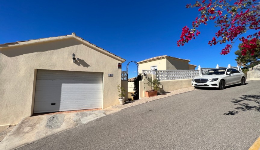 Resale - Villa -
Orihuela Costa - Costa Blanca