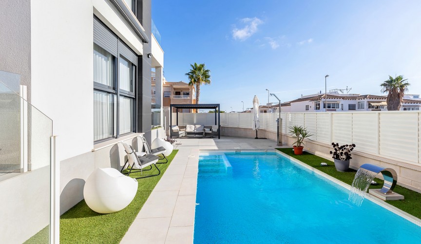 Resale - Villa -
Orihuela Costa - Costa Blanca