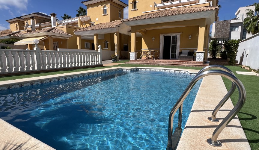 Resale - Villa -
Orihuela Costa - Costa Blanca