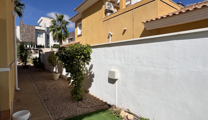 Resale - Villa -
Orihuela Costa - Costa Blanca