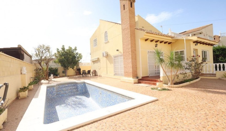 Resale - Villa -
Orihuela Costa - Costa Blanca