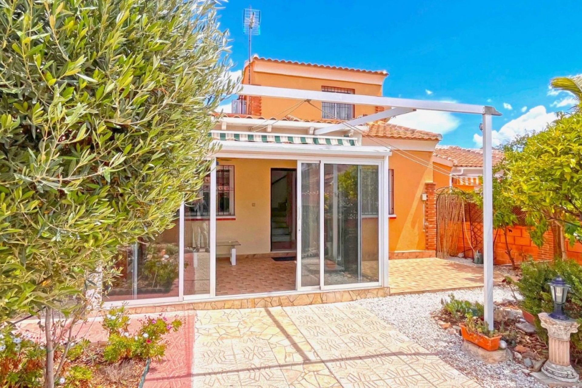 Resale - Villa -
Orihuela Costa - Costa Blanca