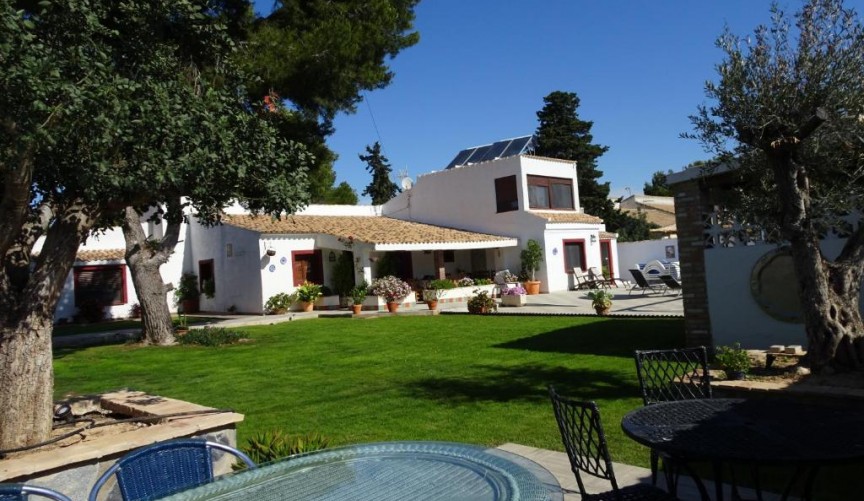 Resale - Villa -
Orihuela Costa - Costa Blanca