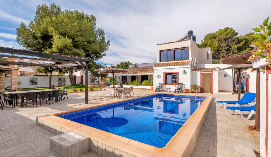 Resale - Villa -
Orihuela Costa - Costa Blanca