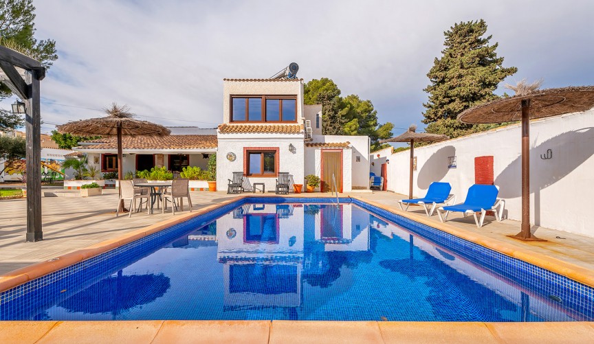 Resale - Villa -
Orihuela Costa - Costa Blanca