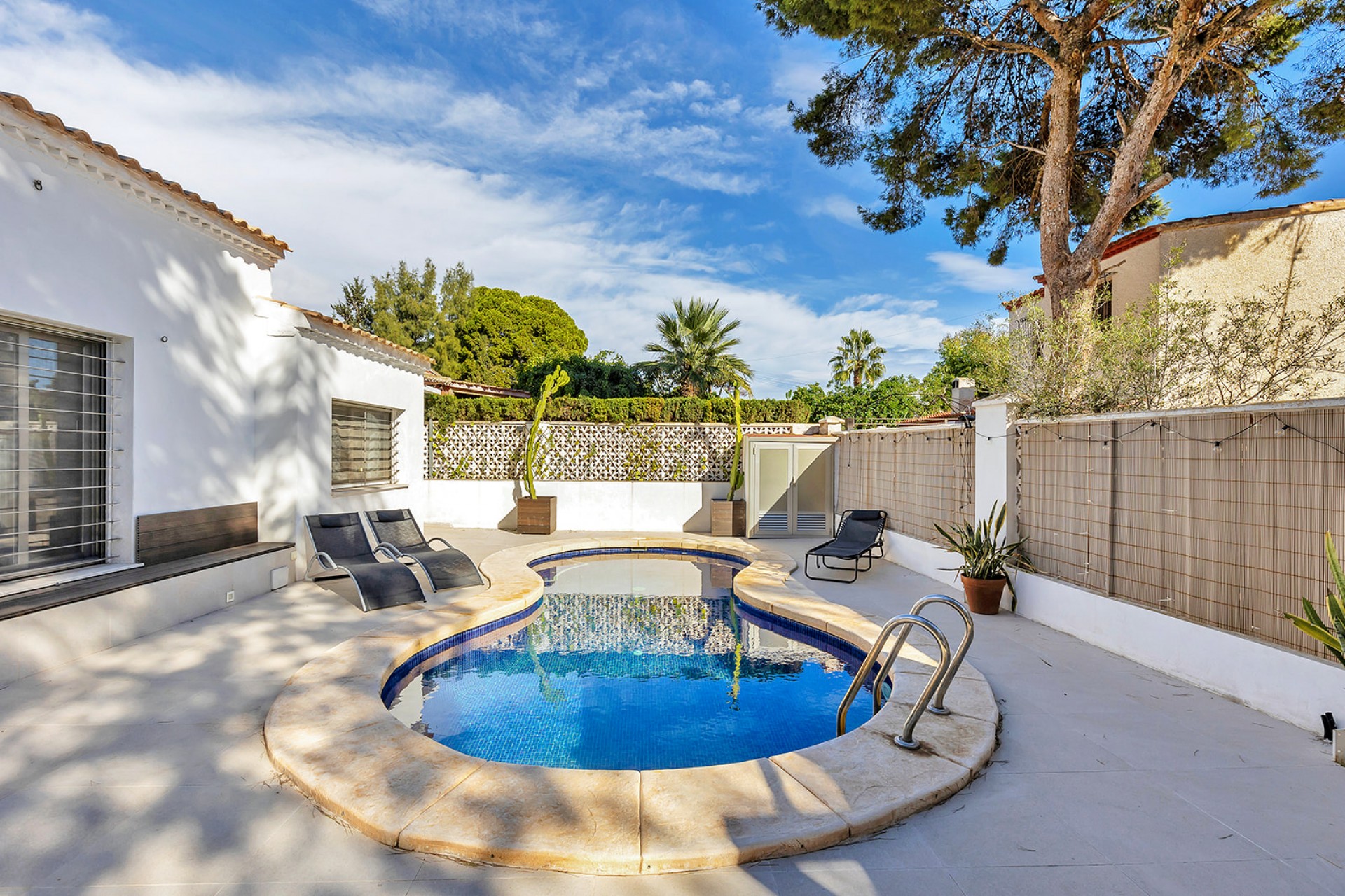 Resale - Villa -
Orihuela Costa - Costa Blanca