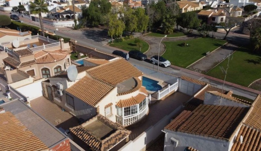 Resale - Villa -
Orihuela Costa - Costa Blanca