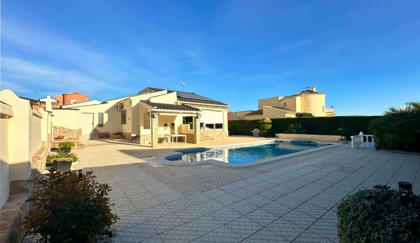 Resale - Villa -
Orihuela Costa - Costa Blanca