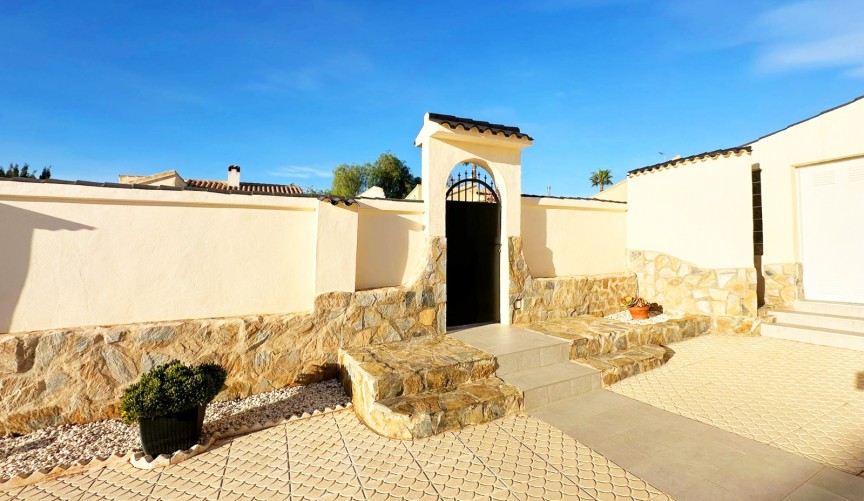 Resale - Villa -
Orihuela Costa - Costa Blanca