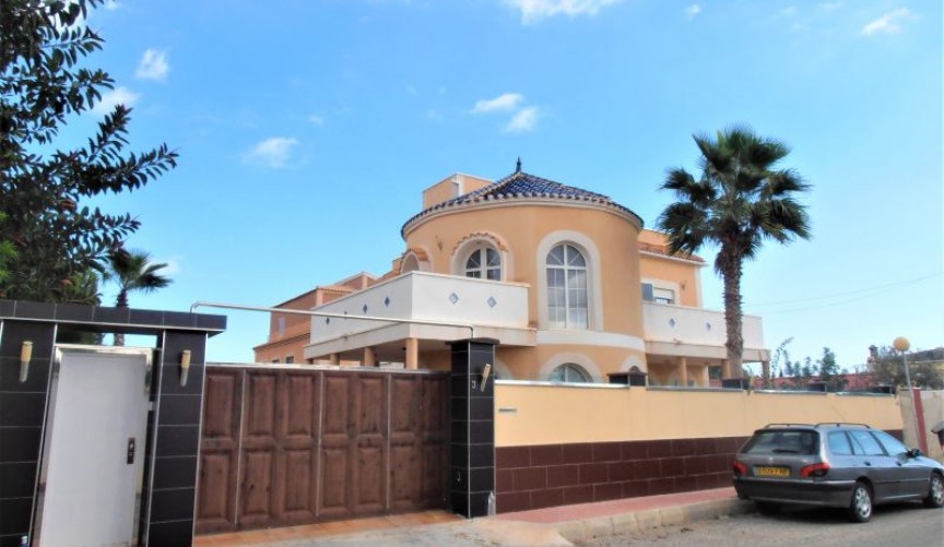 Resale - Villa -
Orihuela Costa - Costa Blanca