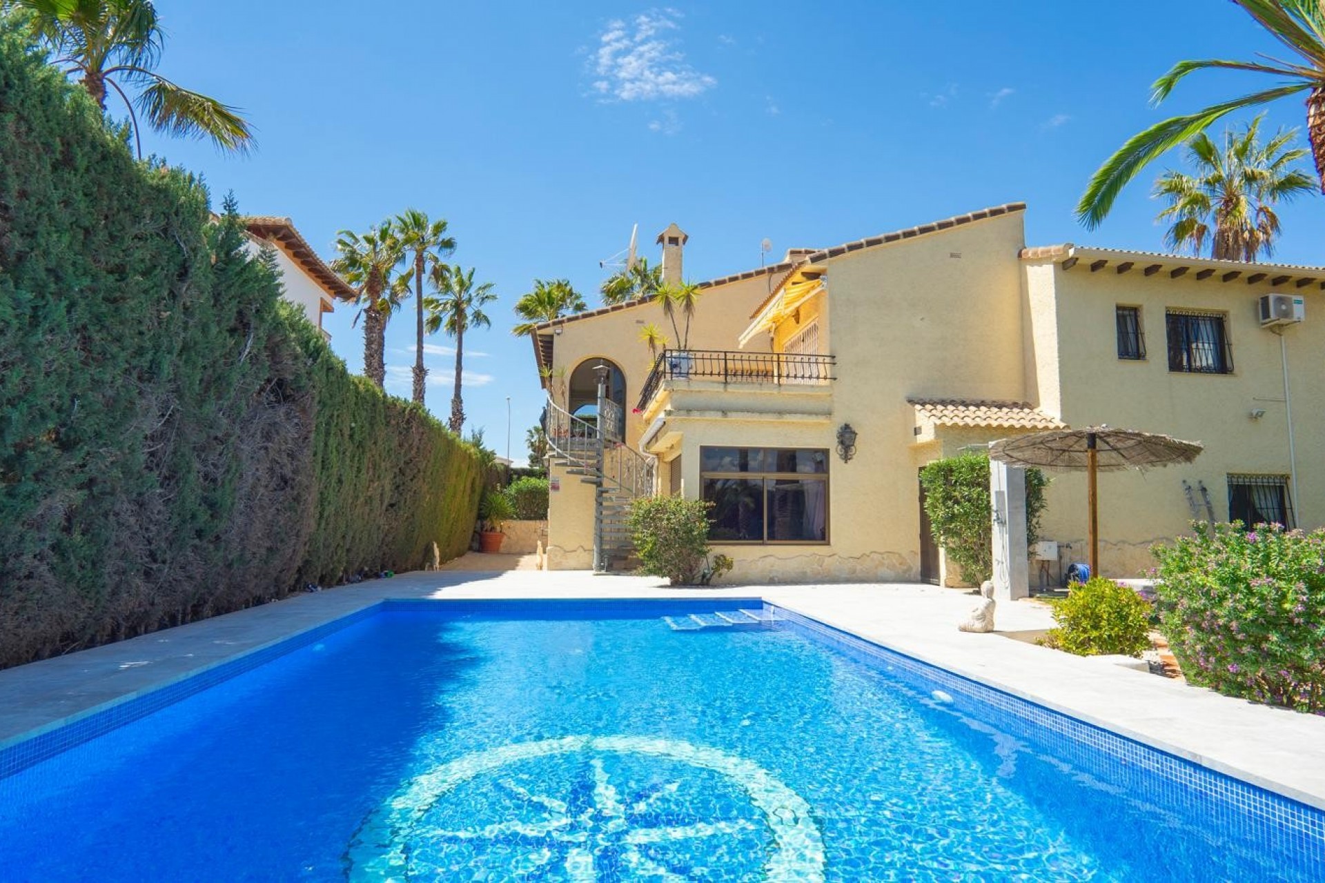 Resale - Villa -
Orihuela Costa - Costa Blanca