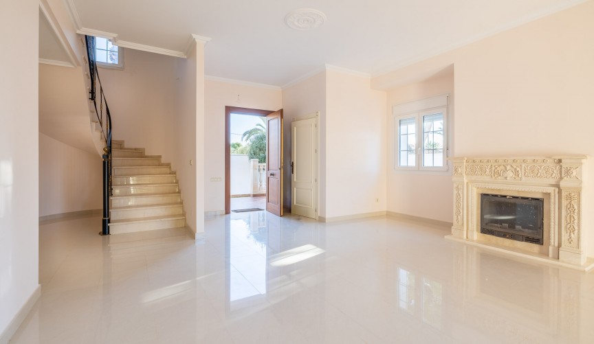 Resale - Villa -
Orihuela Costa - Costa Blanca