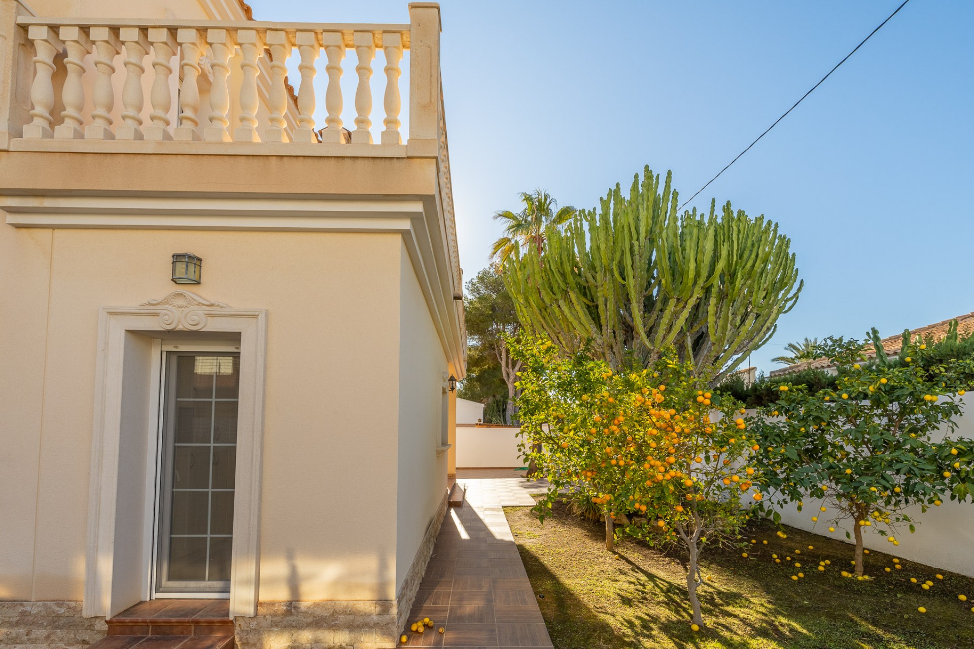 Resale - Villa -
Orihuela Costa - Costa Blanca