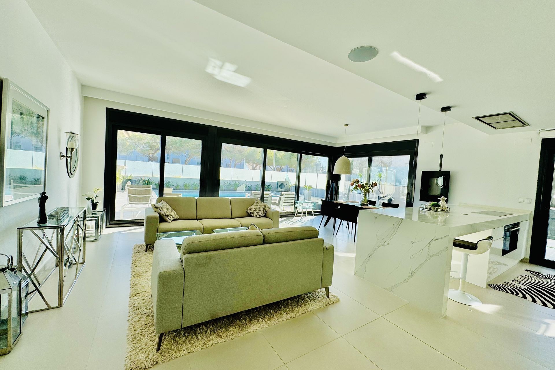 Resale - Villa -
Orihuela Costa - Costa Blanca