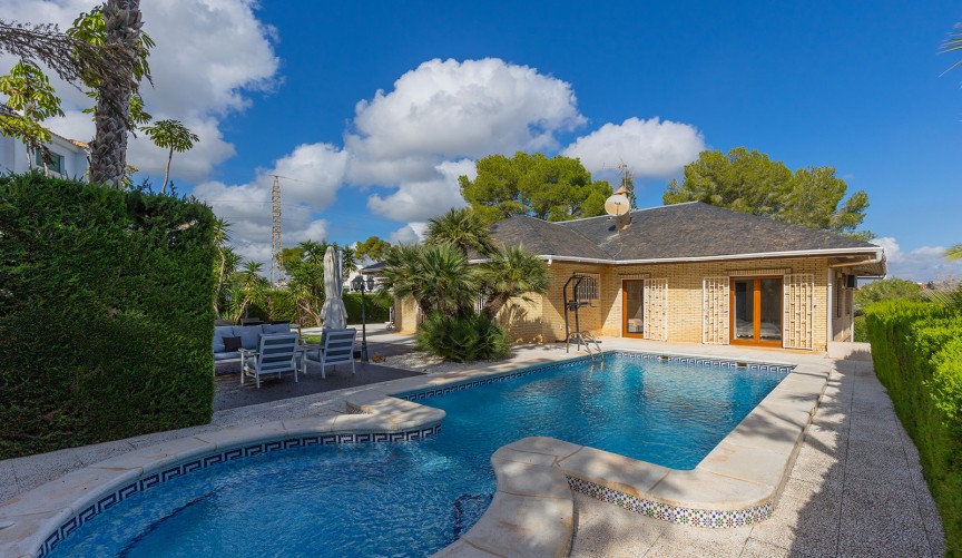 Resale - Villa -
Orihuela Costa - Costa Blanca