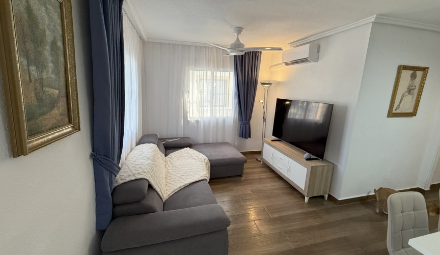 Resale - Villa -
Orihuela Costa - Costa Blanca