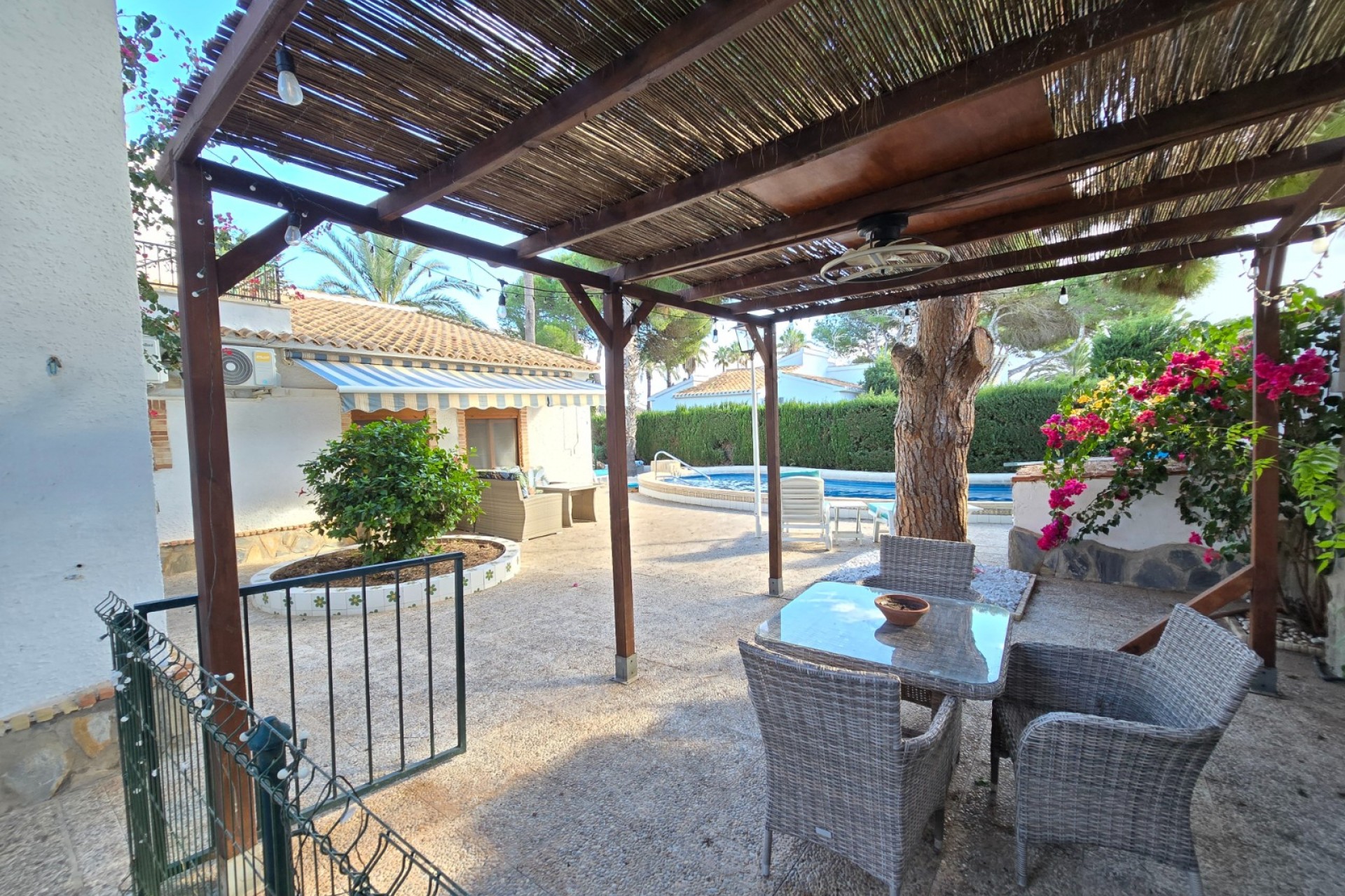Resale - Villa -
Orihuela Costa - Costa Blanca