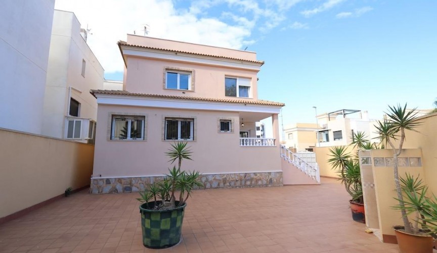 Resale - Villa -
Orihuela Costa - Costa Blanca