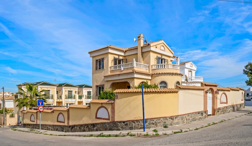 Resale - Villa -
Orihuela Costa - Costa Blanca