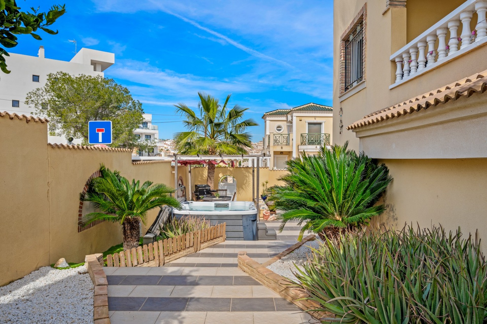 Resale - Villa -
Orihuela Costa - Costa Blanca